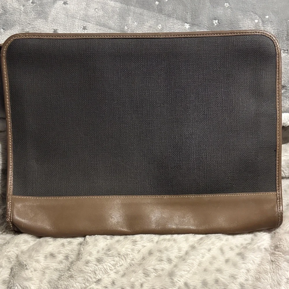 Dunhill sophisticated laptop